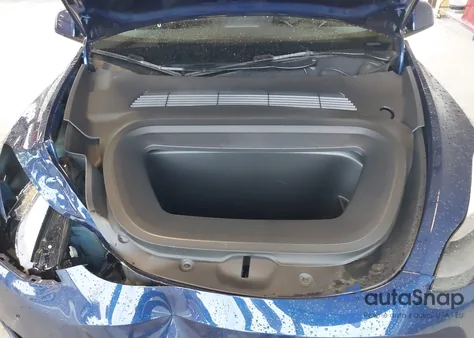 2023 Tesla Model Y Awd/Long Range Dual Motor All-Wheel Drive z USA, uszkodzony, nr VIN 7SAYGDEE2PF965905